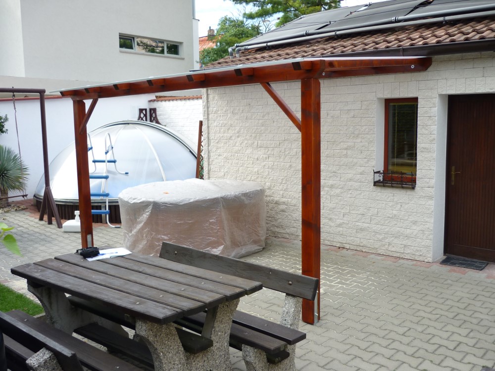 Pergola pro zastřešení vířivky