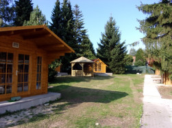 Rekreační areál do kterého jsme montovali chaty a altány  leží v poklidném prostředí Krkonoš