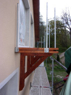 Kovová konstrukce balkonového zábradlí bude ukryta do balkonové podpěry